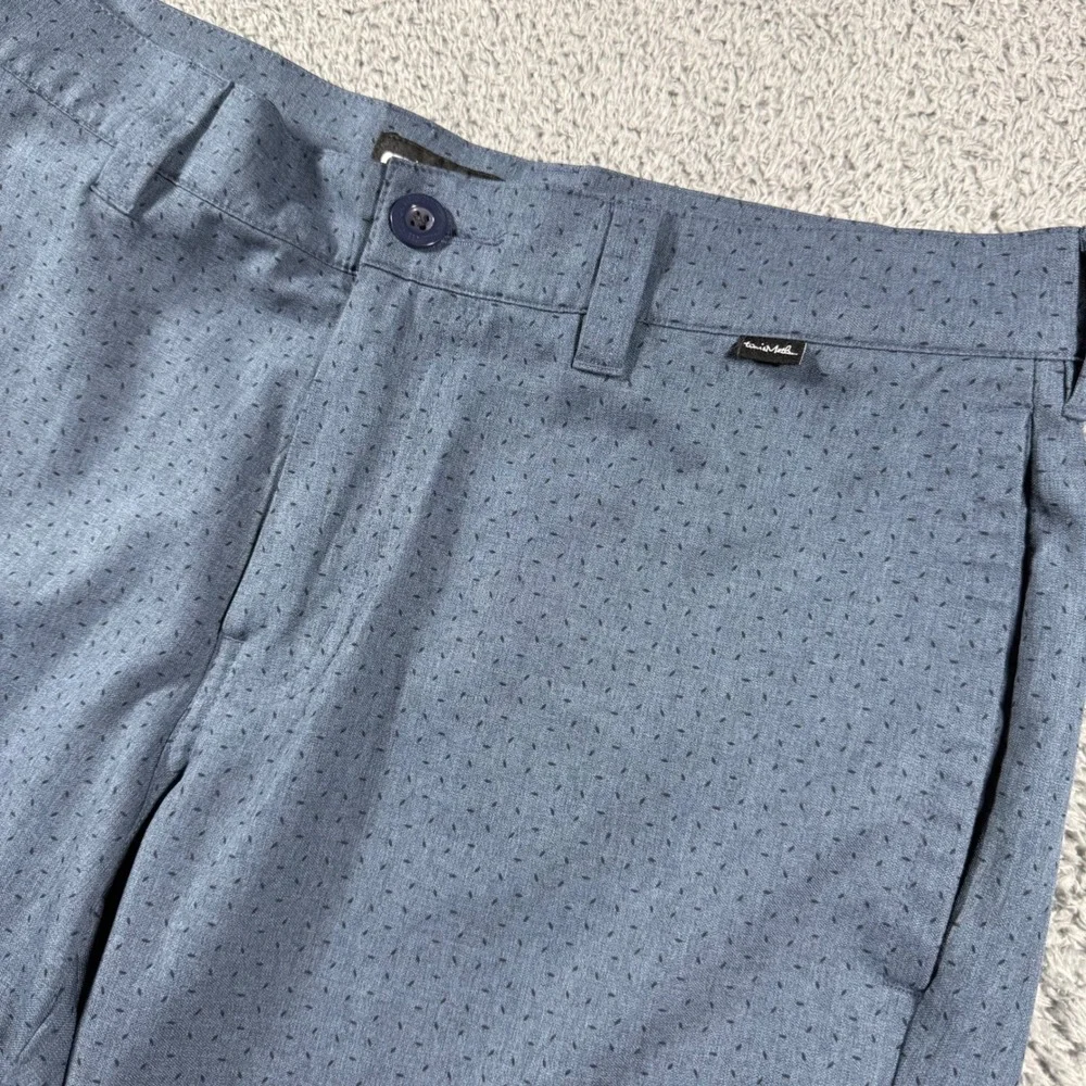 Travis Mathew Performance Golf Shorts Mens 33 Blue Geometric All Over Print